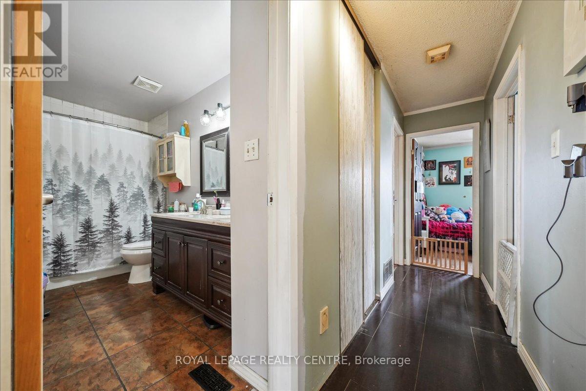 8 Judith Crescent, Brampton, Ontario  L6S 3J4 - Photo 11 - W12739762