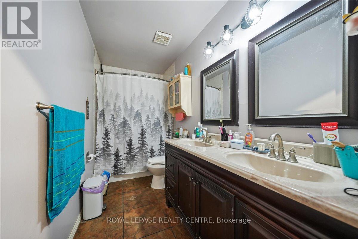 8 Judith Crescent, Brampton, Ontario  L6S 3J4 - Photo 12 - W12739762