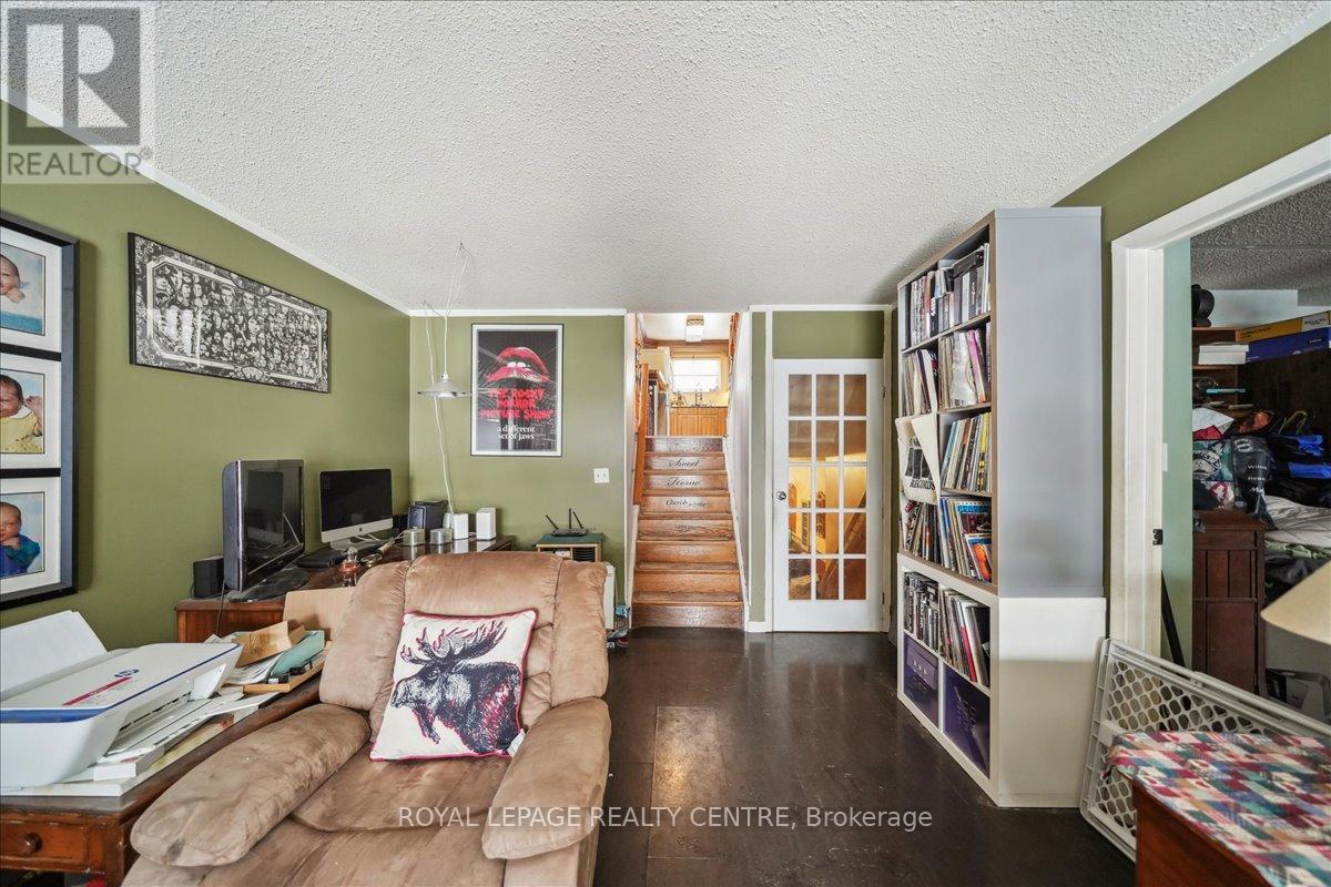 8 Judith Crescent, Brampton, Ontario  L6S 3J4 - Photo 3 - W12739762