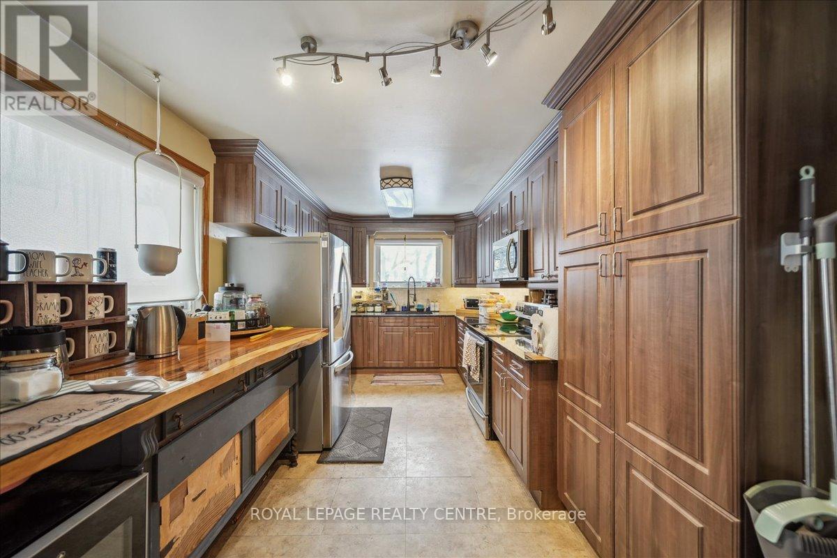 8 Judith Crescent, Brampton, Ontario  L6S 3J4 - Photo 6 - W12739762