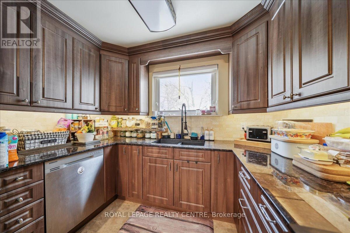 8 Judith Crescent, Brampton, Ontario  L6S 3J4 - Photo 7 - W12739762