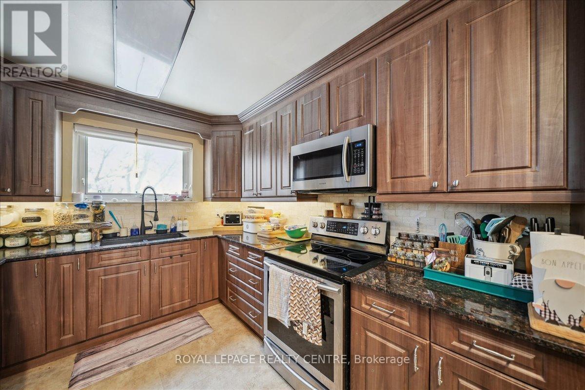 8 Judith Crescent, Brampton, Ontario  L6S 3J4 - Photo 8 - W12739762