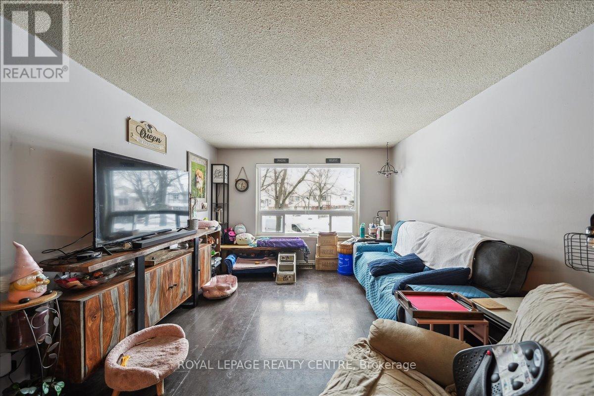 8 Judith Crescent, Brampton, Ontario  L6S 3J4 - Photo 9 - W12739762