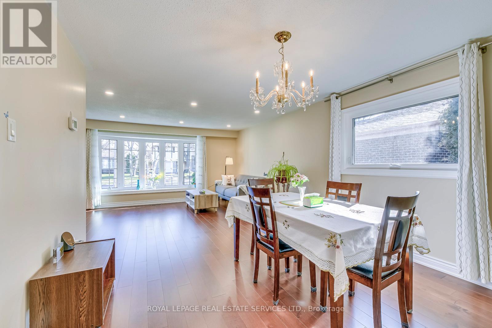 172 Arichat Road, Oakville, Ontario  L6J 5N4 - Photo 11 - W12739836