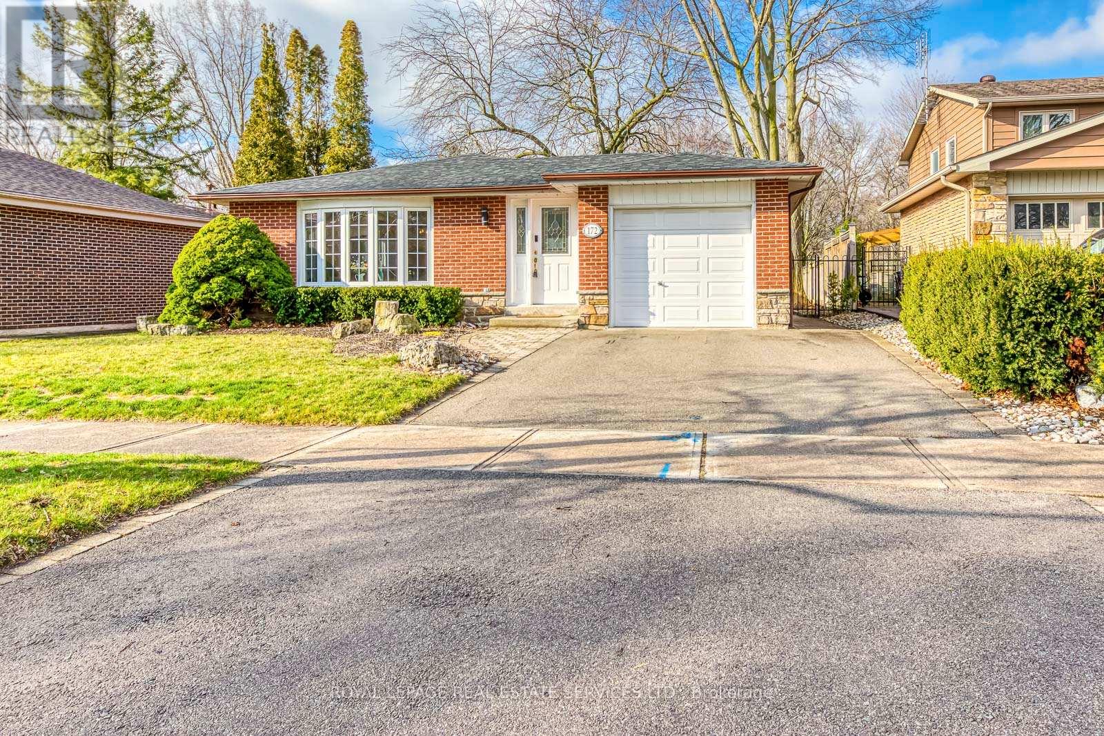 172 Arichat Road, Oakville, Ontario  L6J 5N4 - Photo 2 - W12739836