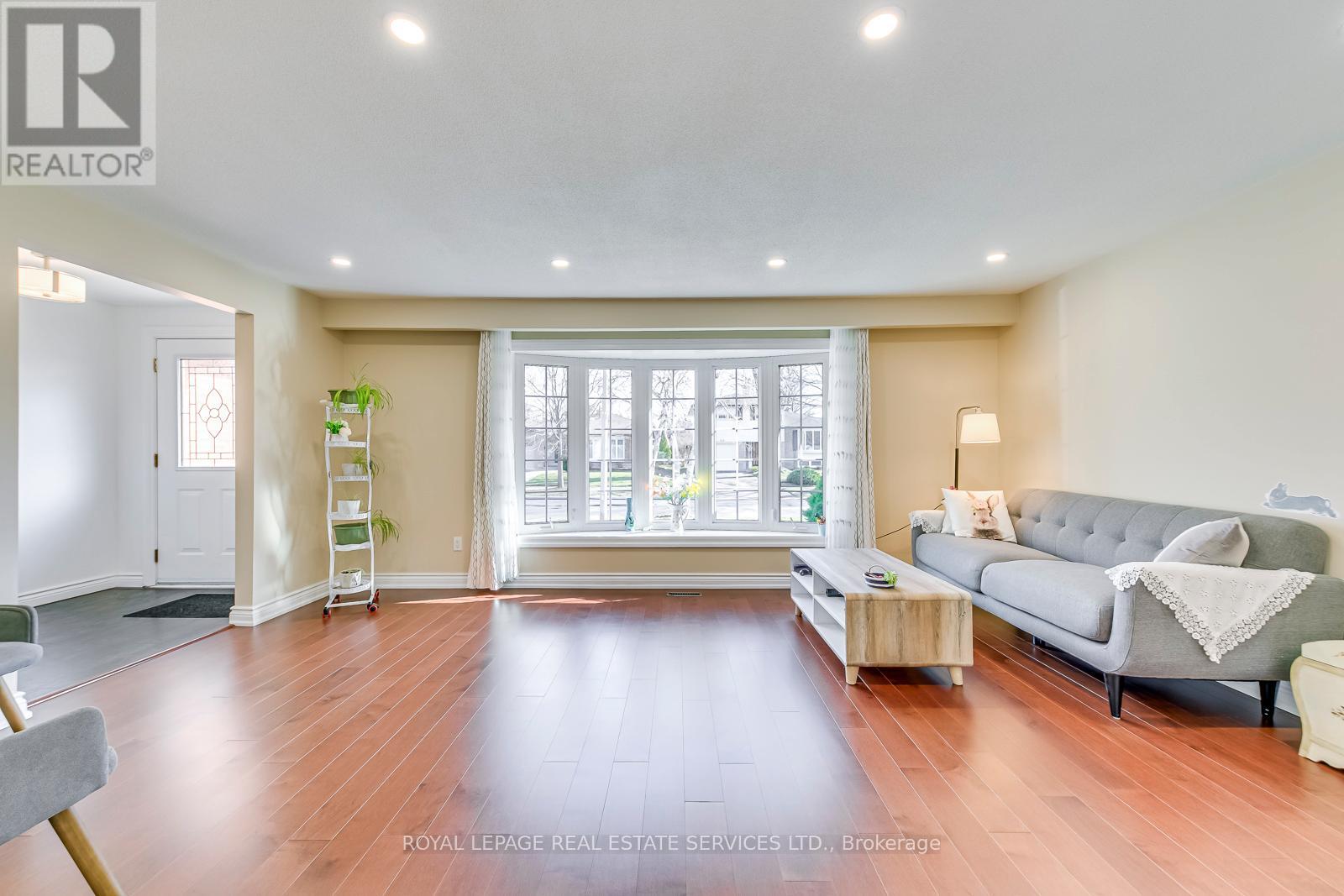 172 Arichat Road, Oakville, Ontario  L6J 5N4 - Photo 6 - W12739836