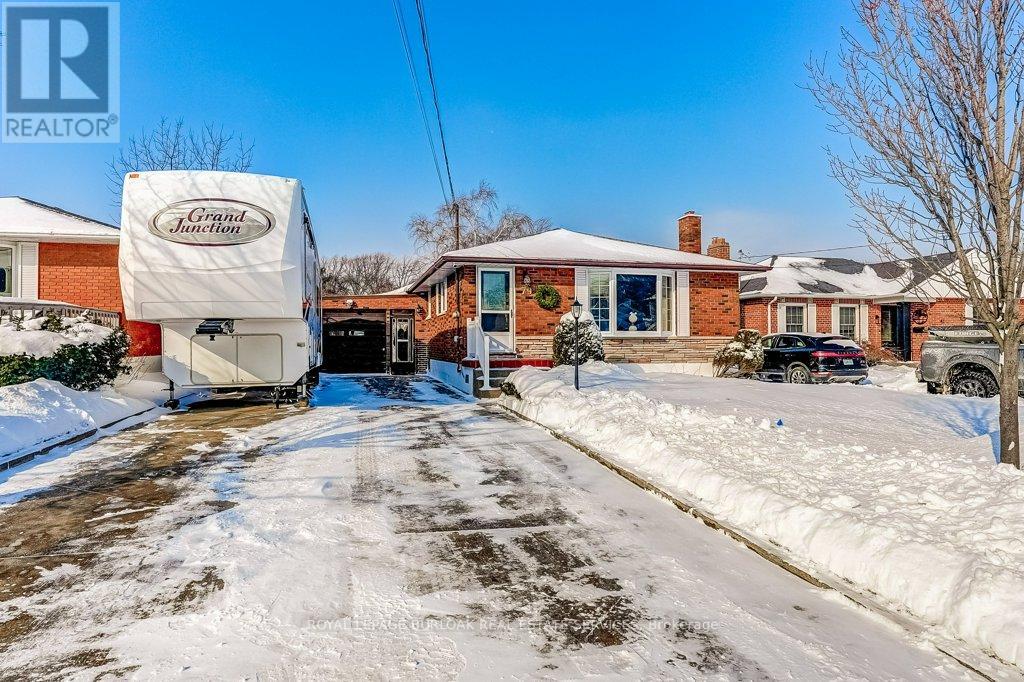 79 Fairview Road, Grimsby, Ontario  L3M 3L6 - Photo 1 - X12739708