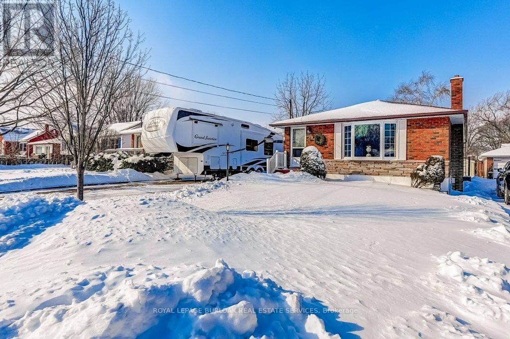 79 Fairview Road, Grimsby, Ontario  L3M 3L6 - Photo 3 - X12739708