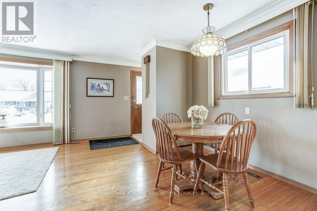 79 Fairview Road, Grimsby, Ontario  L3M 3L6 - Photo 8 - X12739708