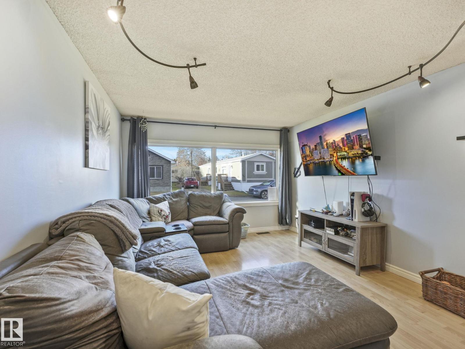 429 Westview Cl Nw, Edmonton, Alberta  T5S 1T5 - Photo 2 - E4471471