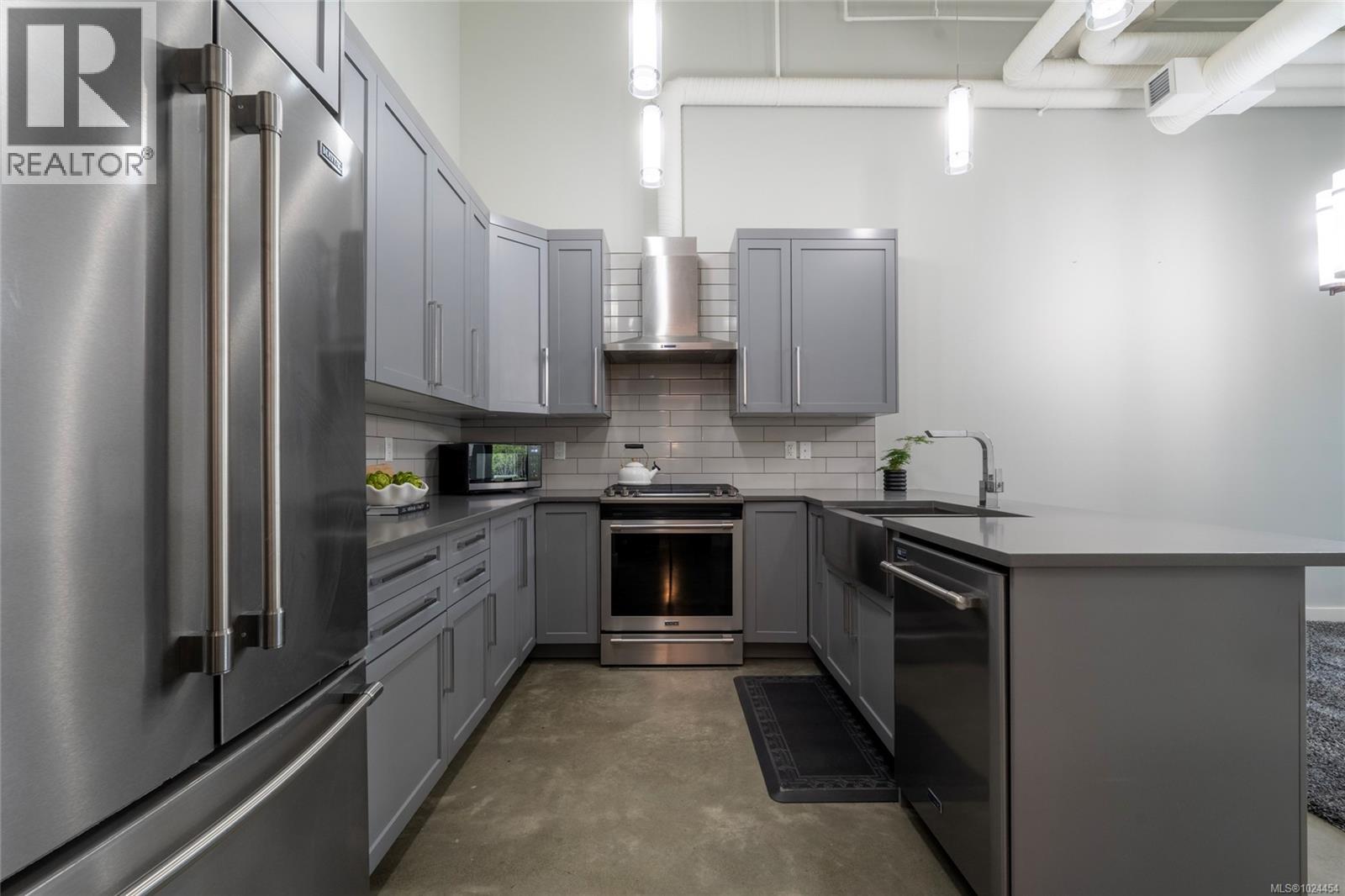 108 2049 Country Club Way, Langford, British Columbia  V9B 0H8 - Photo 3 - 1024454