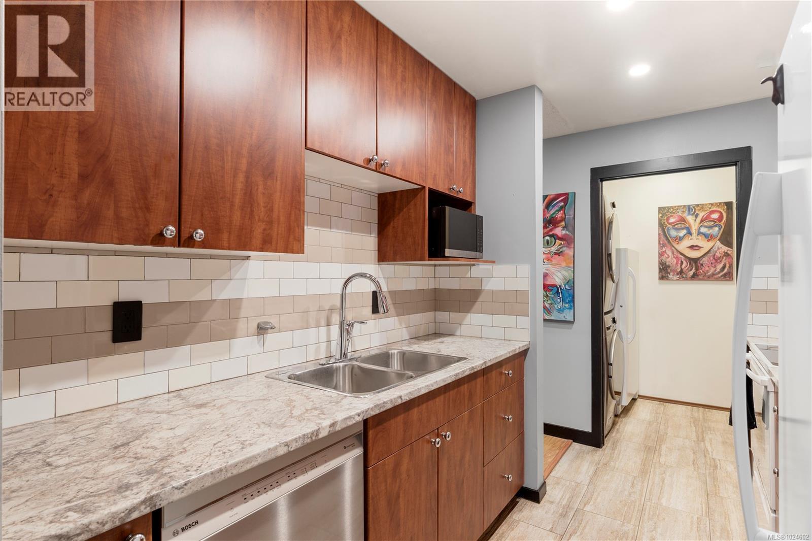 402 1241 Fairfield Rd, Victoria, British Columbia  V8V 3B3 - Photo 10 - 1024602