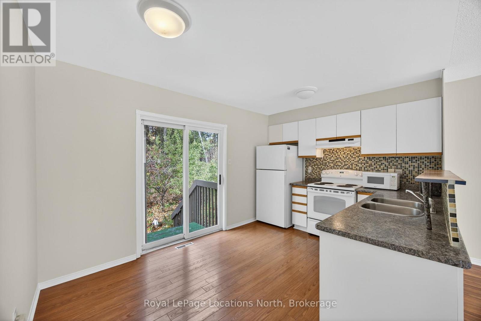 12 Brillinger Drive, Wasaga Beach, Ontario  L9Z 1L4 - Photo 8 - S12739840