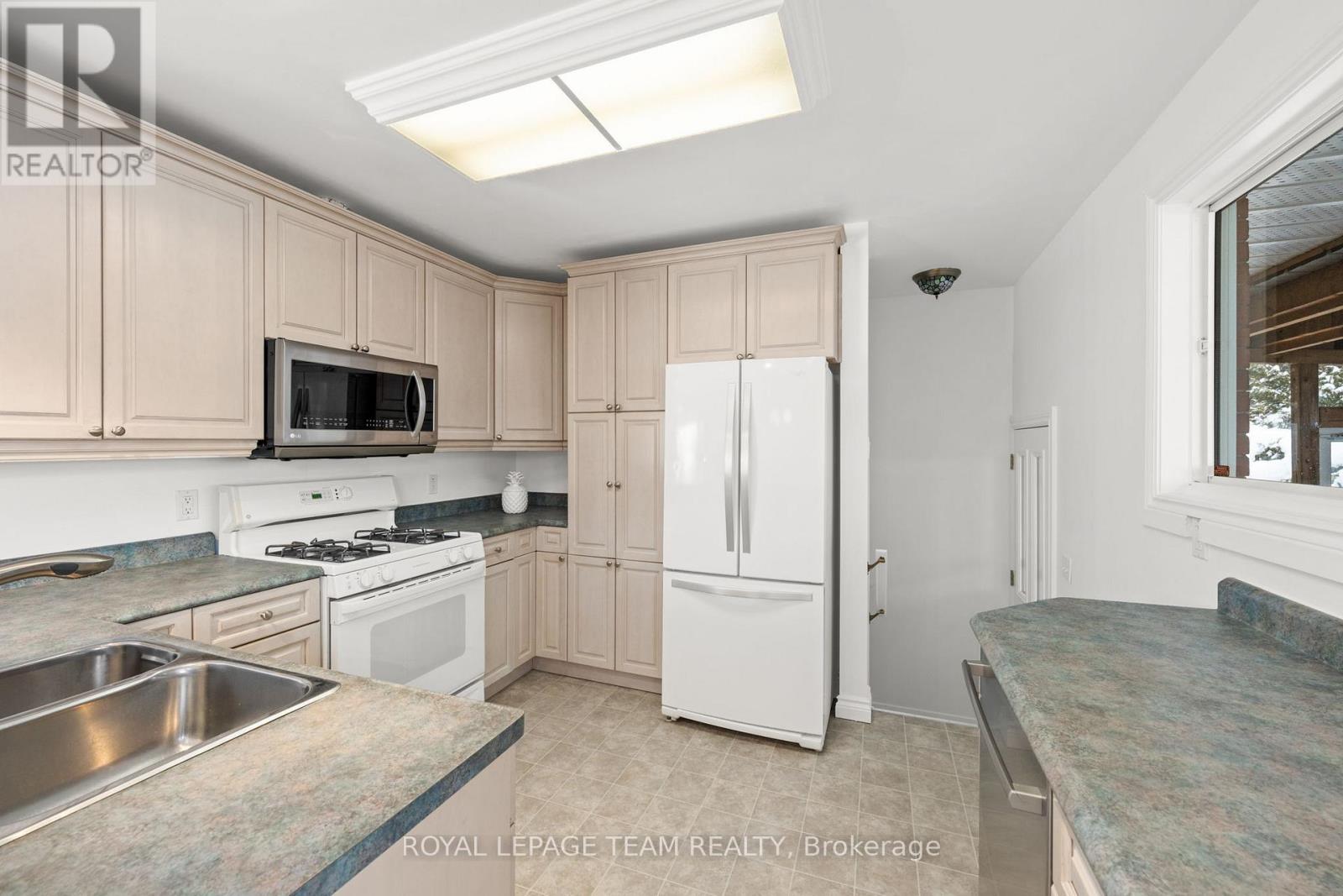 3 Domus Crescent, Ottawa, Ontario  K2H 6A3 - Photo 15 - X12739500