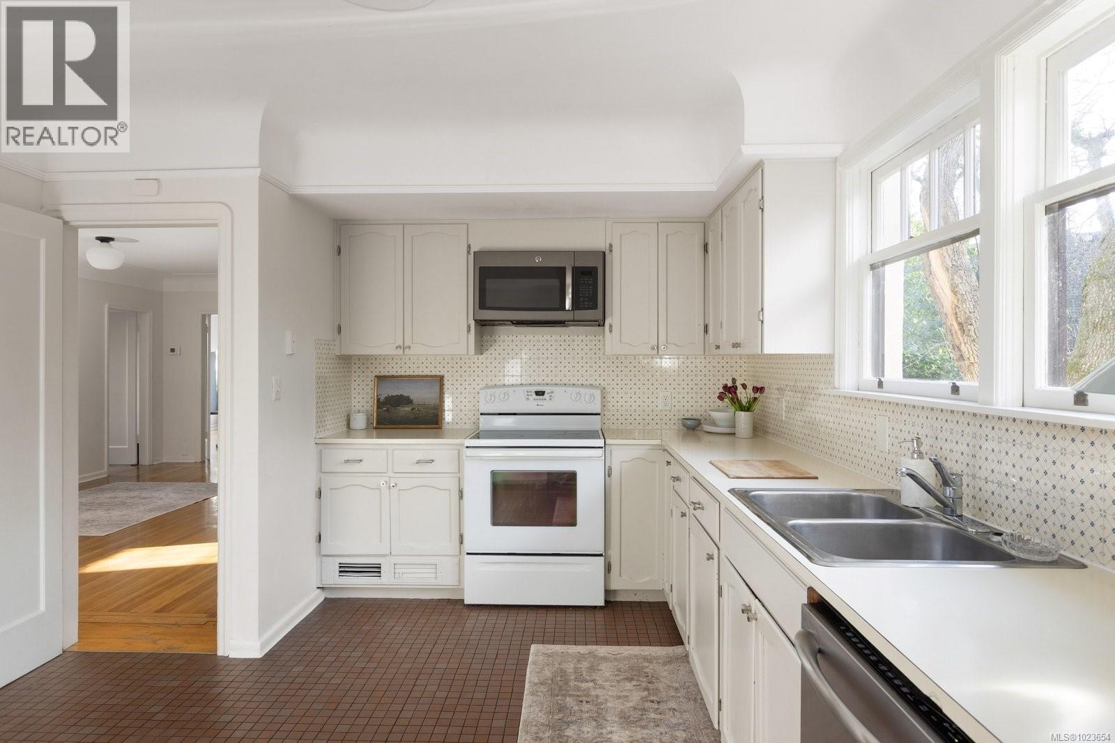 3400 Upper Terrace Rd, Oak Bay, British Columbia  V8R 6E6 - Photo 11 - 1023654