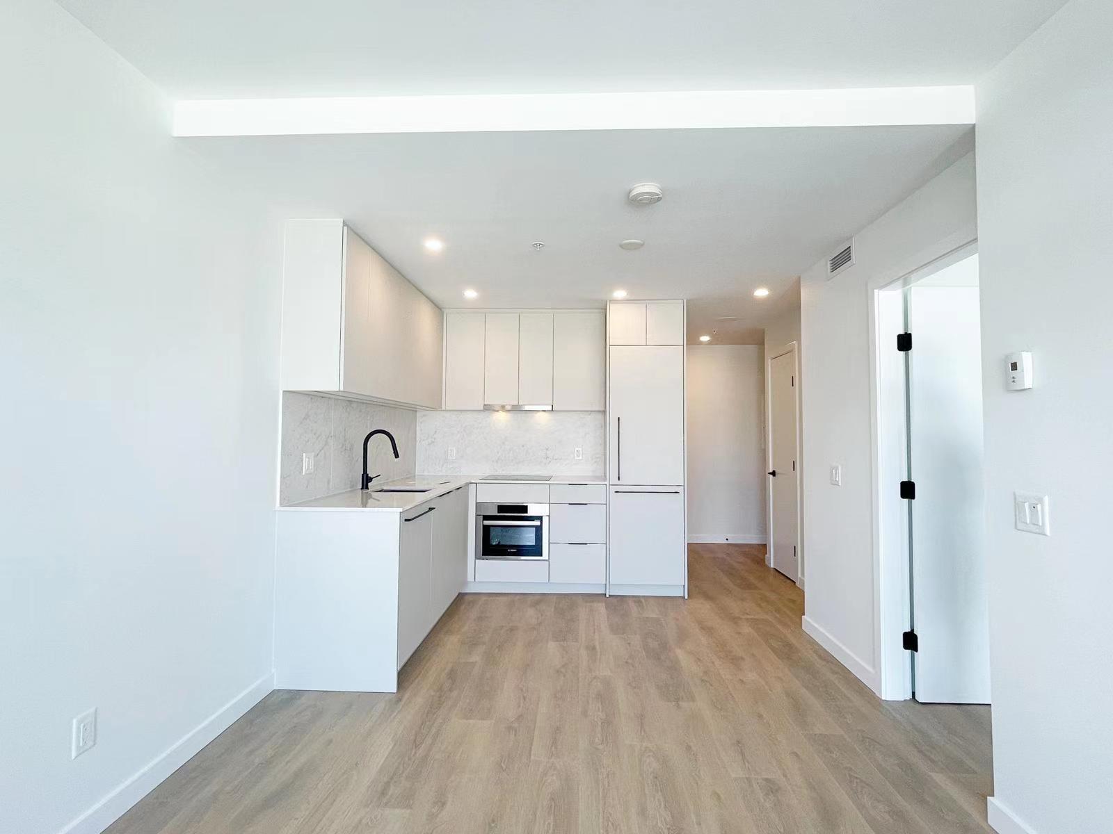 2212 13685 102 Avenue, Surrey, British Columbia V3T 1N7 - Photo 2 - R3084601