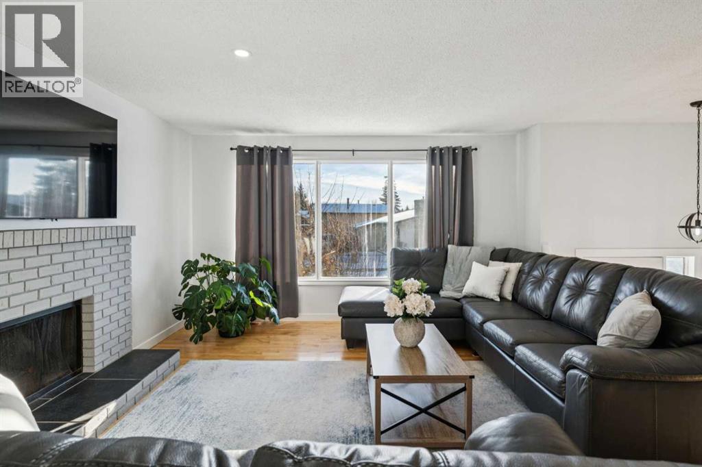 14 Glenhill Crescent, Cochrane, Alberta  T4C 1G8 - Photo 3 - A2281611