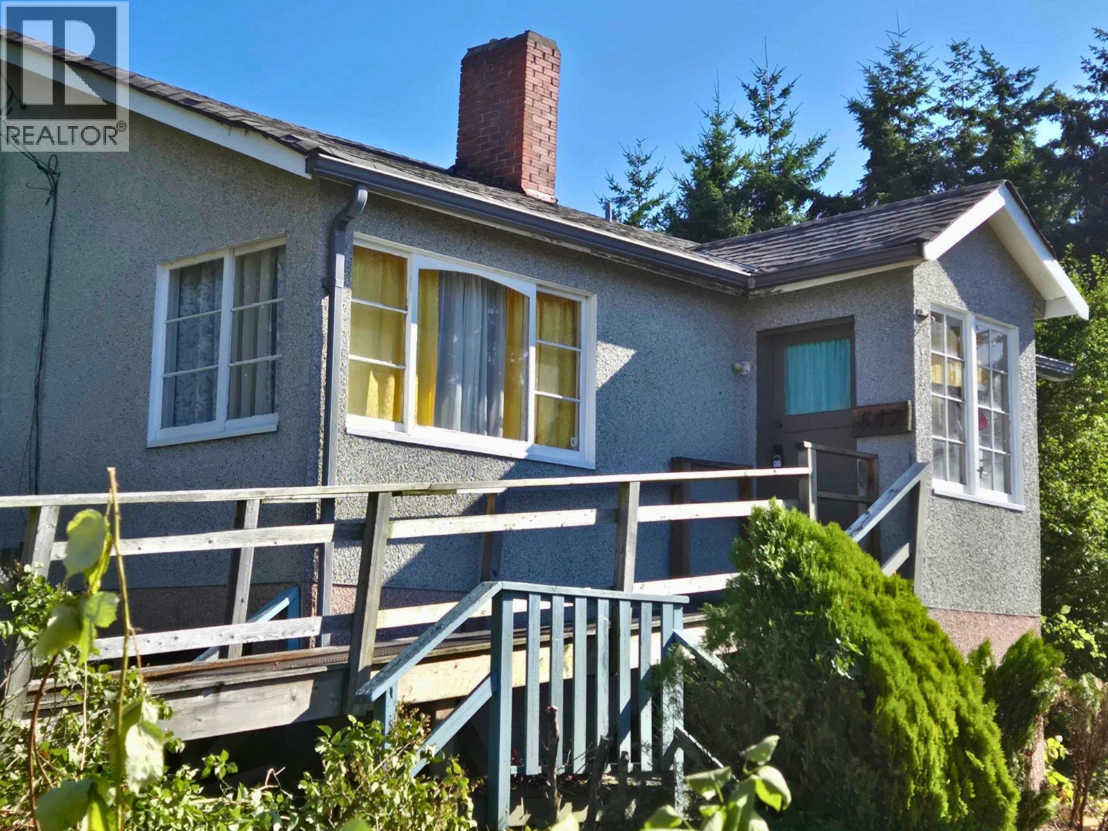 547 N Fletcher Road, Gibsons, British Columbia  V0N 1V0 - Photo 2 - R3084568