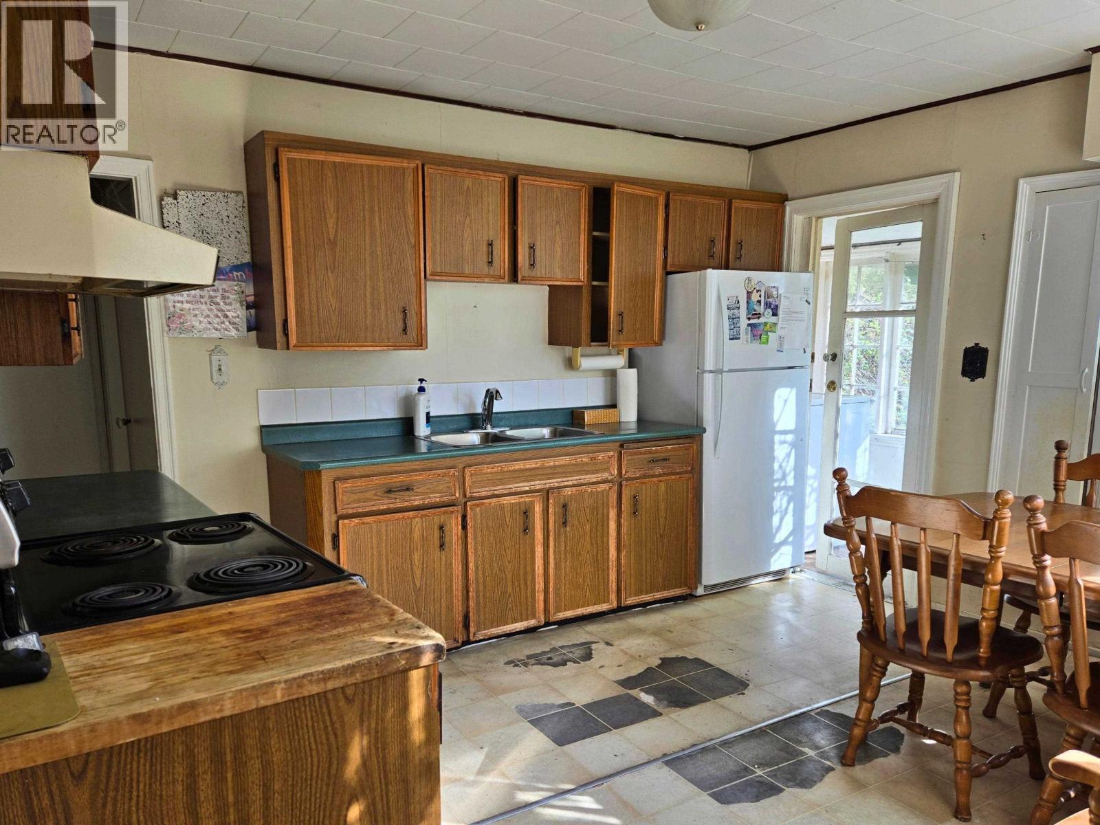 547 N Fletcher Road, Gibsons, British Columbia  V0N 1V0 - Photo 5 - R3084568