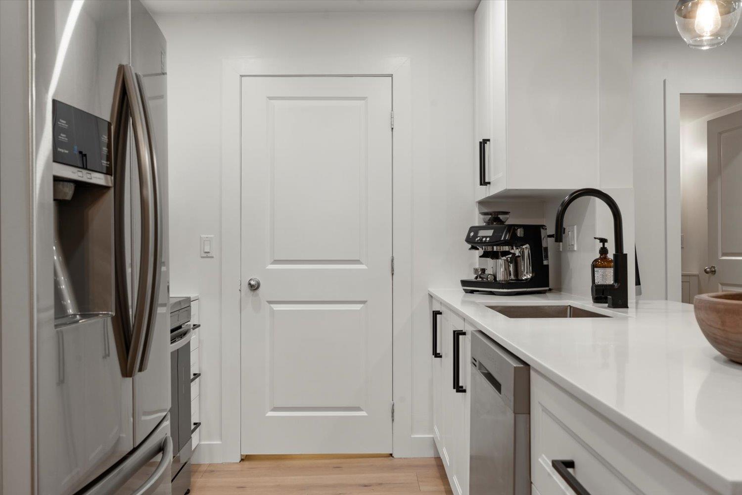 211 2581 Langdon Street, Abbotsford, British Columbia V2T 7A3 - Photo 3 - R3084506