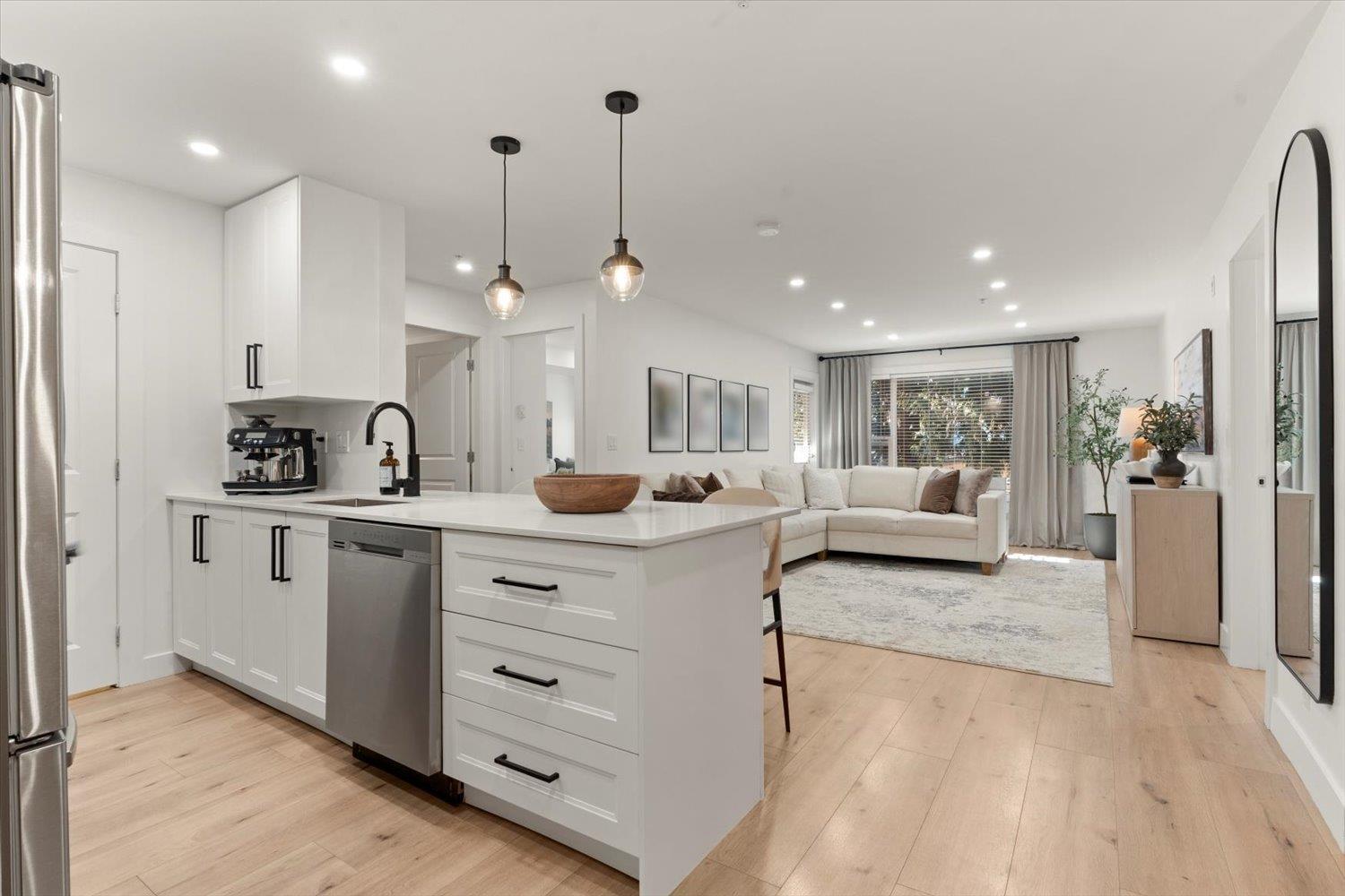 211 2581 LANGDON STREET, Abbotsford, British Columbia