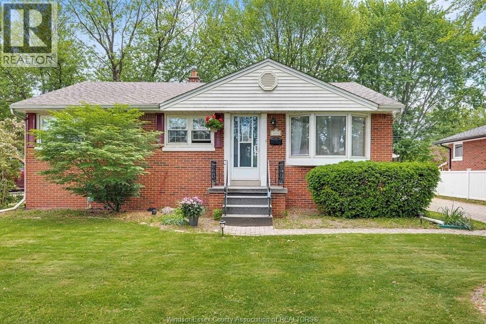 MLS# 26002172: 3692 Mckay AVENUE, Windsor, Canada
