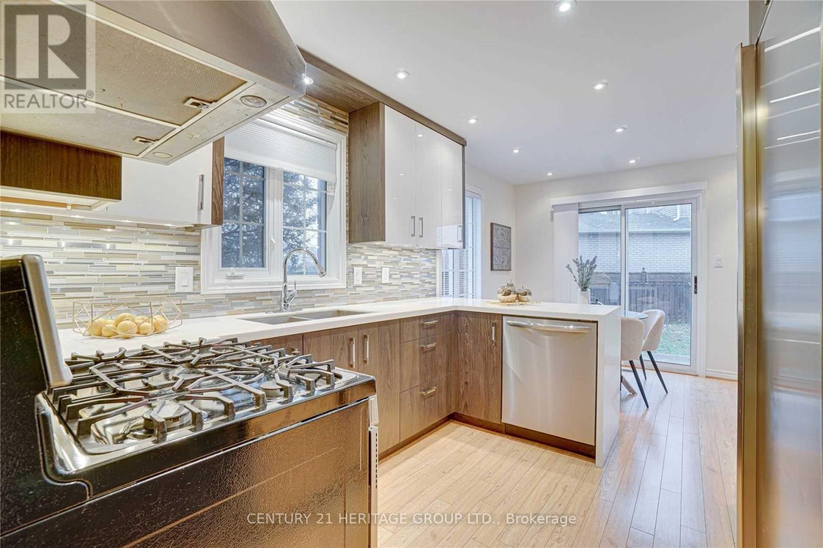 150 Ashton Drive, Vaughan, Ontario  L6A 2T8 - Photo 3 - N12739914