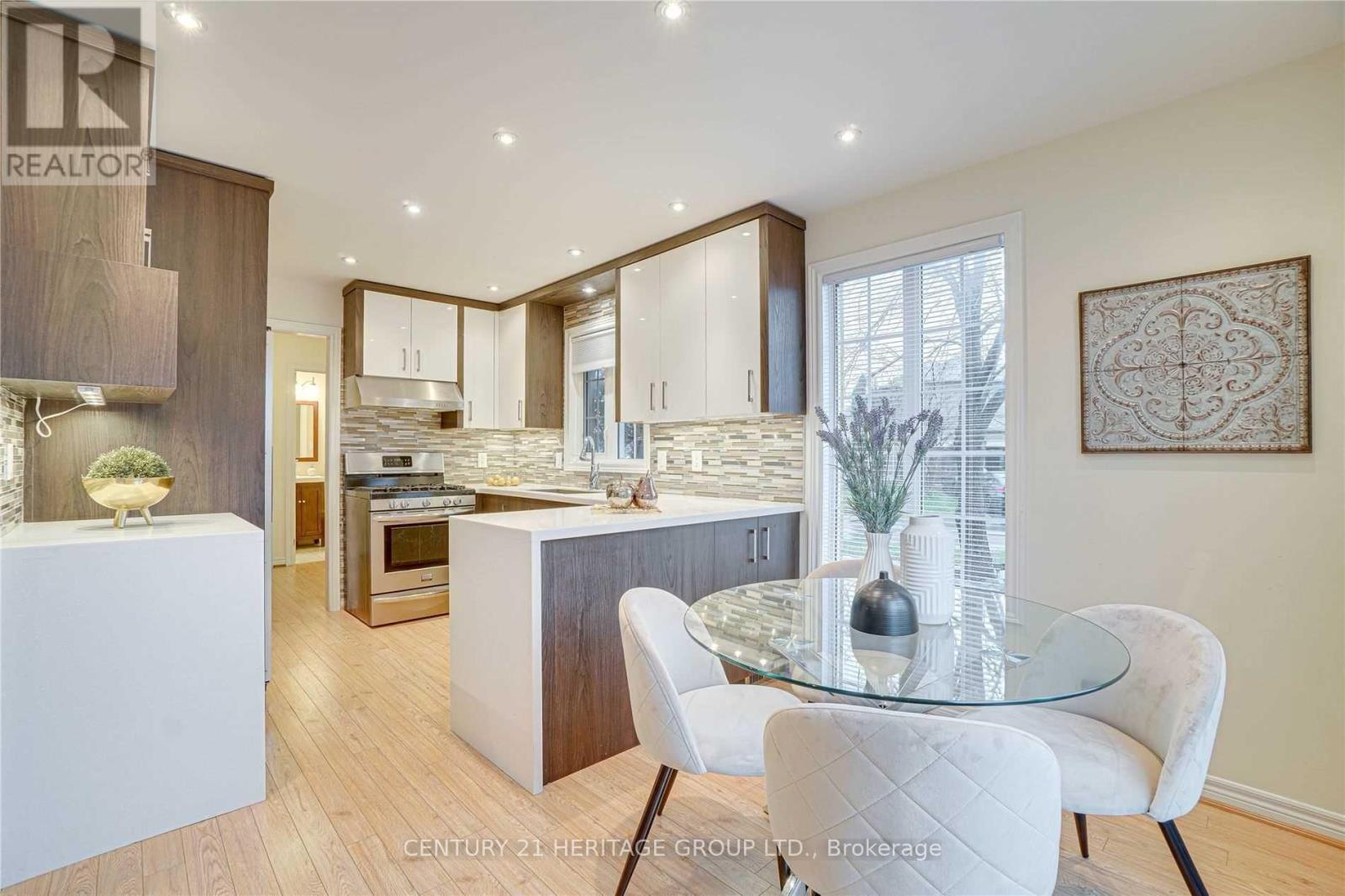 150 Ashton Drive, Vaughan, Ontario  L6A 2T8 - Photo 4 - N12739914