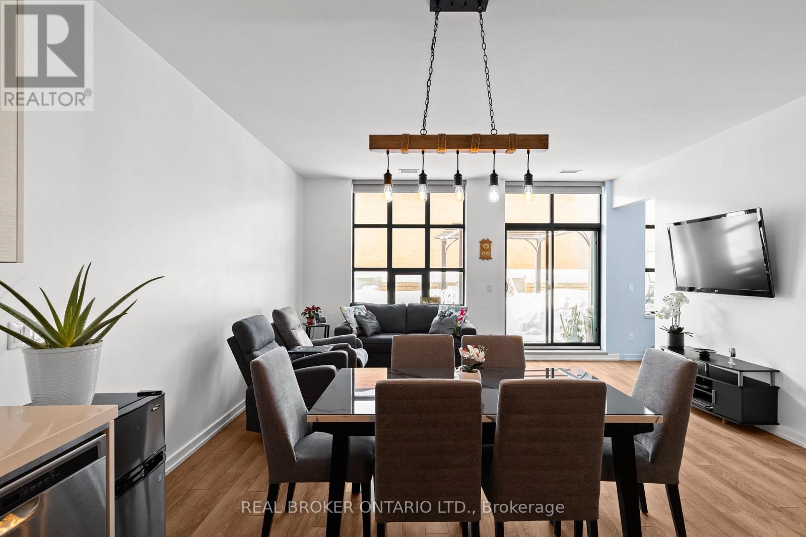 203 - 21 Matchedash Street S, Orillia, Ontario  L3V 4W4 - Photo 11 - S12739868