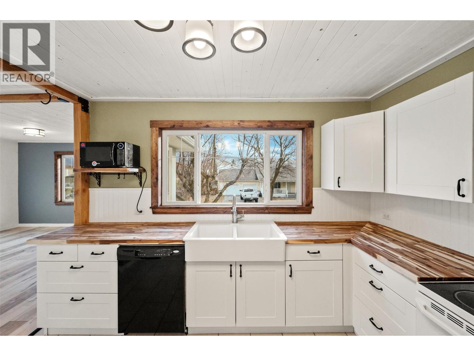 6470 Hollow Street, Oliver, British Columbia  V0H 1T0 - Photo 13 - 10374175