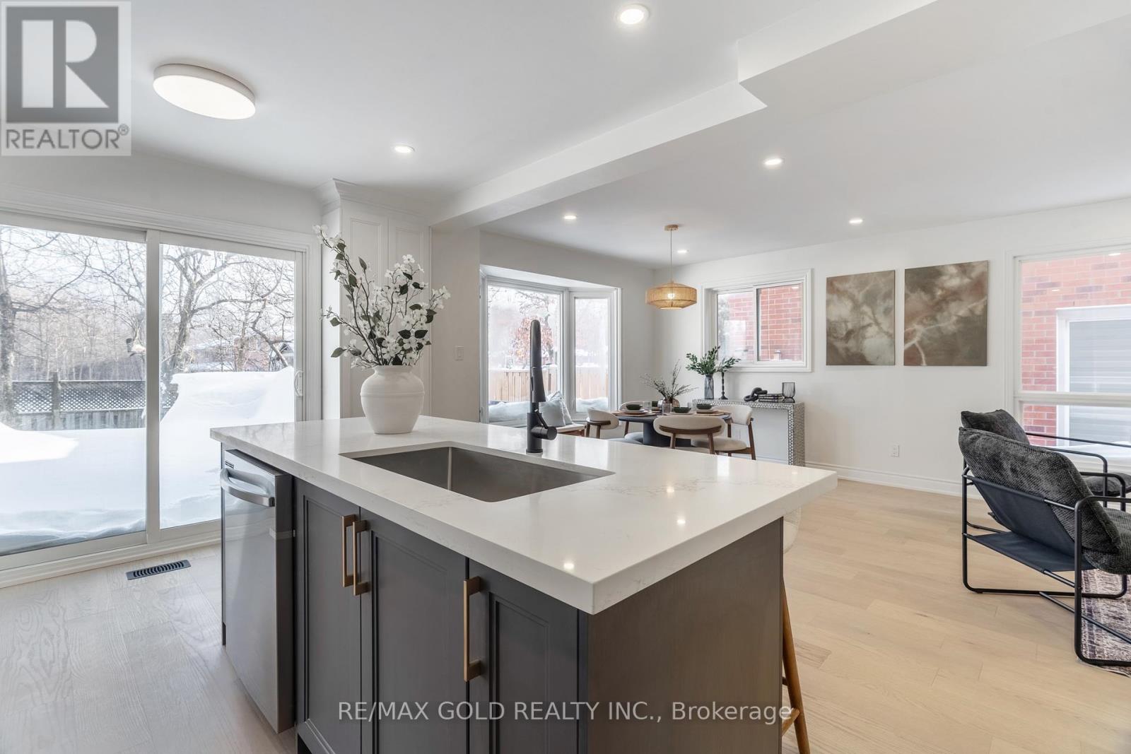 1138 Sawgrass Crescent, Mississauga, Ontario  L5C 3V4 - Photo 7 - W12739916