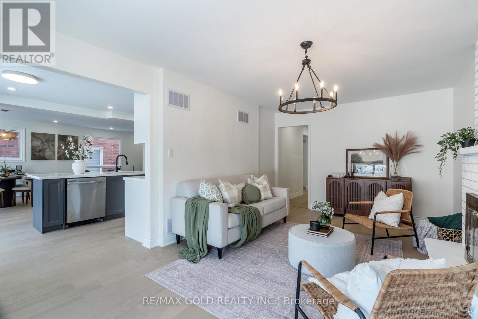 1138 Sawgrass Crescent, Mississauga, Ontario  L5C 3V4 - Photo 8 - W12739916