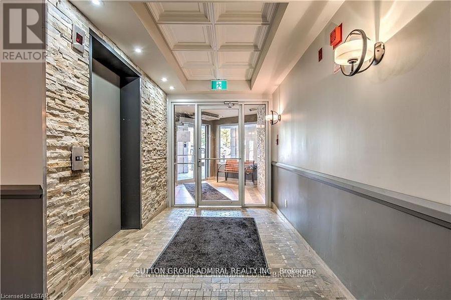 5 Jacksway Crescent, London North, Ontario  N5X 3T6 - Photo 2 - X12739844