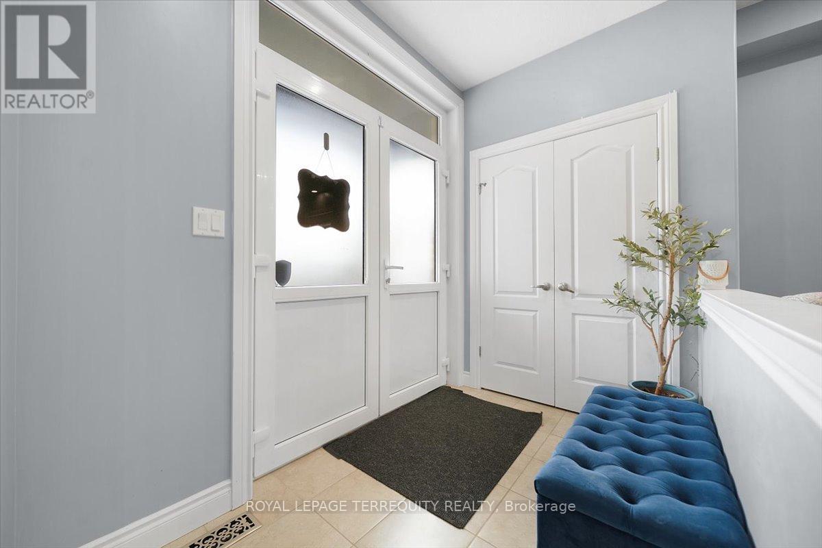 131 Maple Bush Drive, Cambridge, Ontario  N1T 0B7 - Photo 3 - X12739854