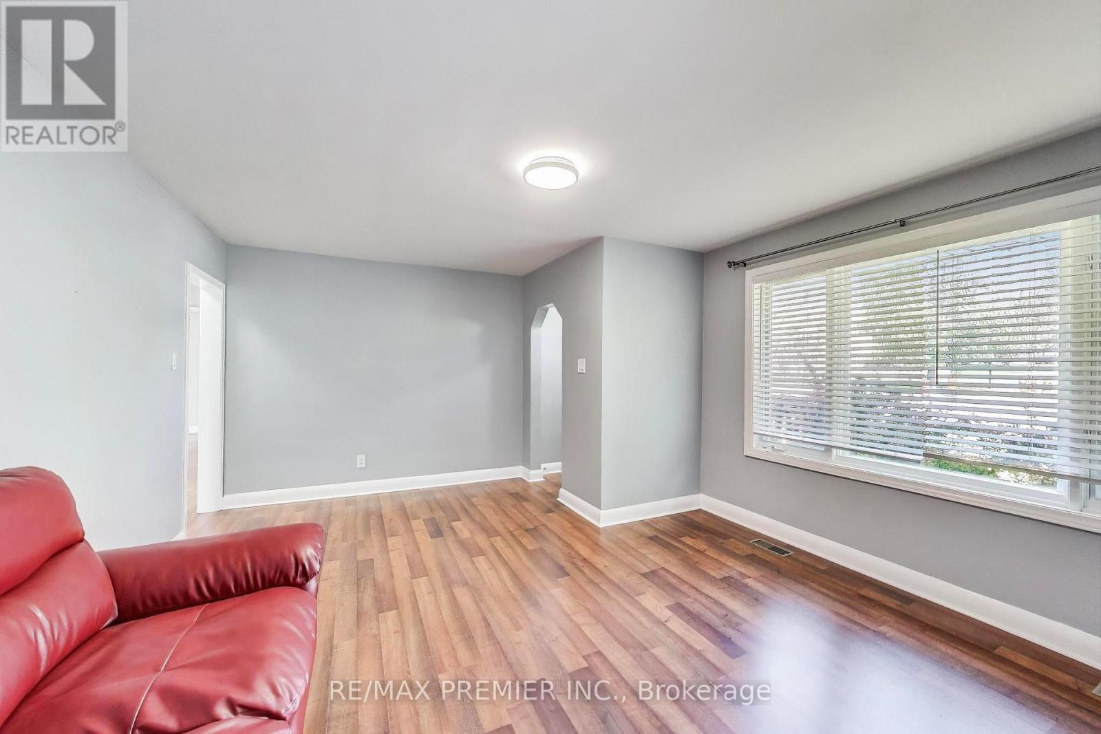 5 Golfdale Road, Barrie, Ontario  L4N 6R5 - Photo 6 - S12453266