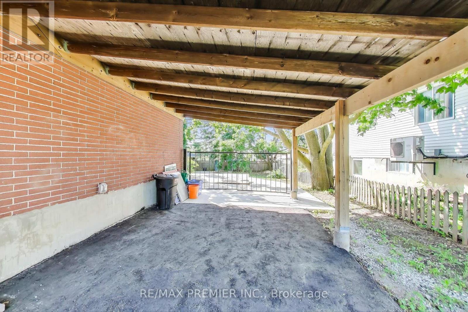 5 Golfdale Road, Barrie, Ontario  L4N 6R5 - Photo 4 - S12453266