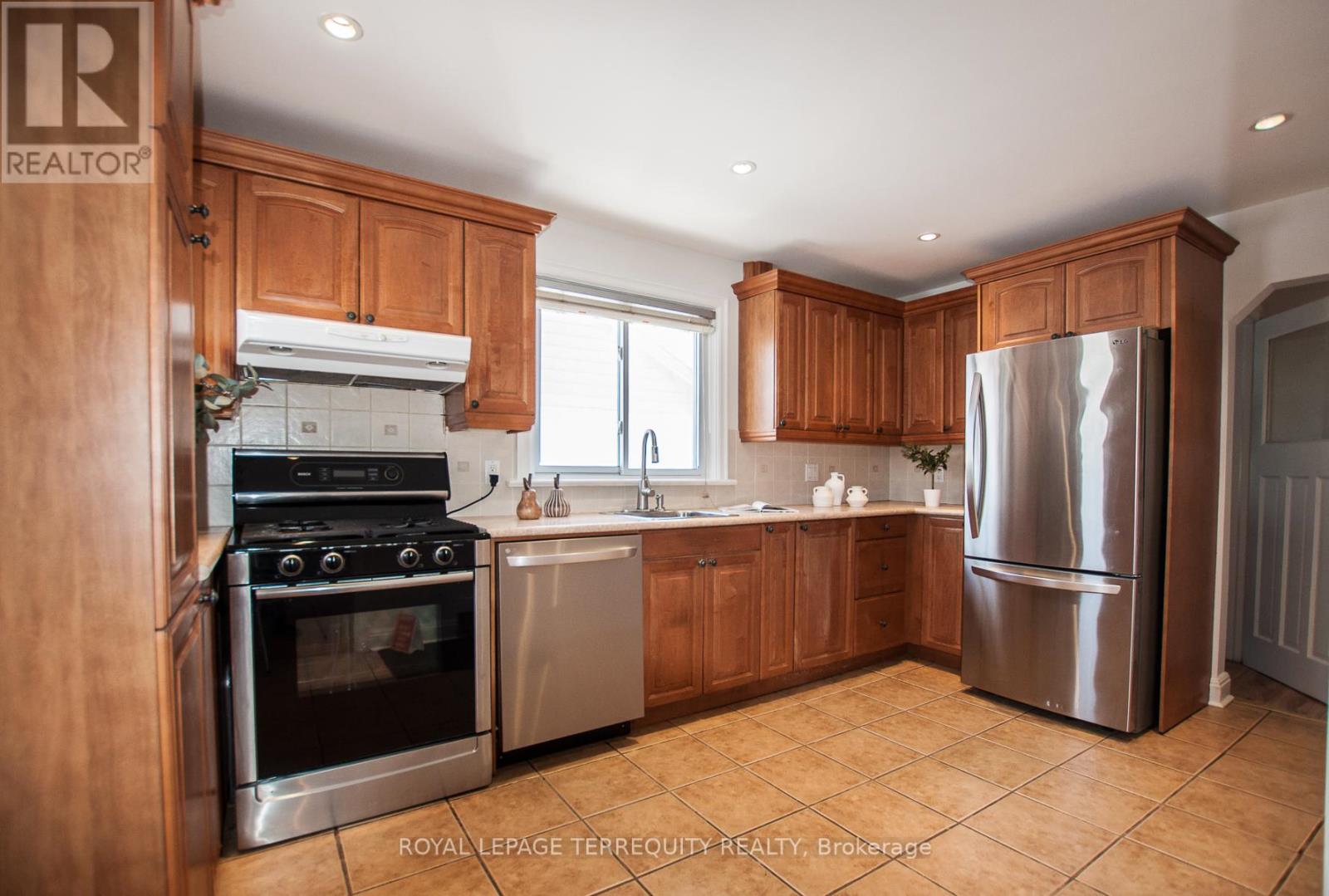 27 John Best Avenue, Toronto, Ontario  M9N 1C4 - Photo 6 - W12734740
