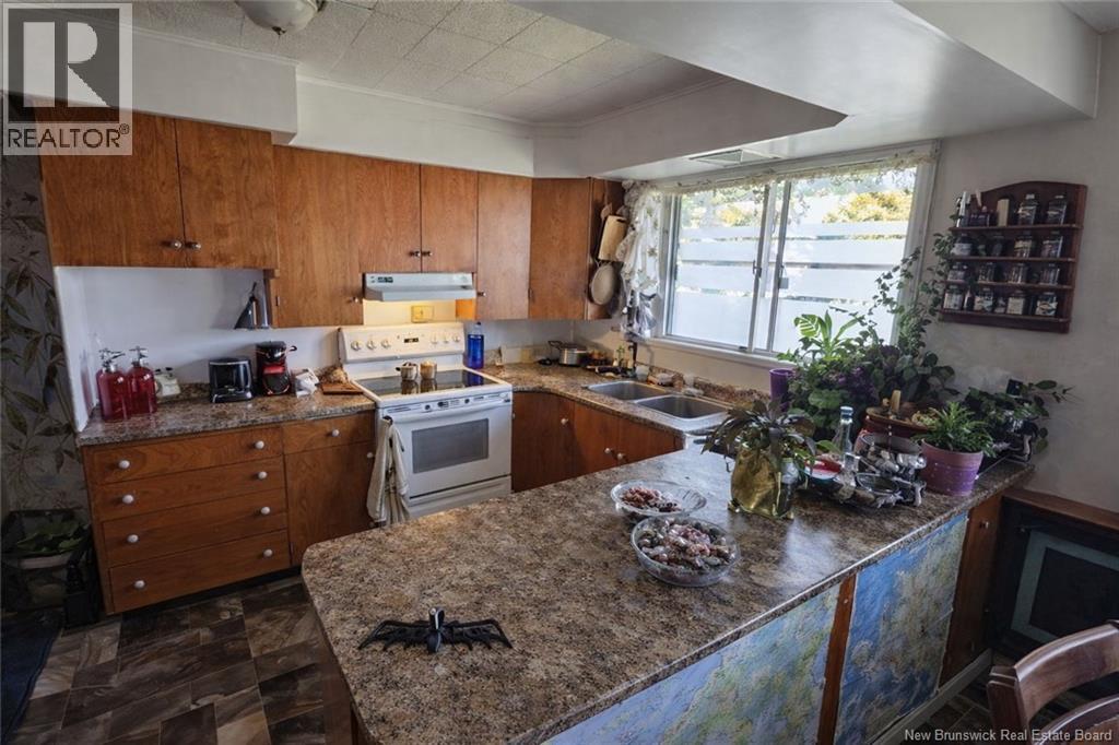 402 Varrily Street, Bathurst, New Brunswick  E2A 2P1 - Photo 4 - NB132860