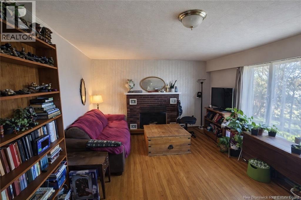 402 Varrily Street, Bathurst, New Brunswick  E2A 2P1 - Photo 3 - NB132860