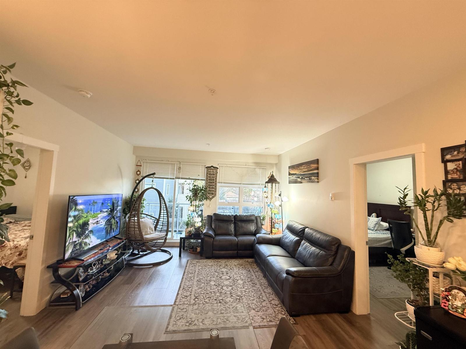 213 10838 Whalley Boulevard, Surrey, British Columbia  V3R 0G8 - Photo 4 - R3084199