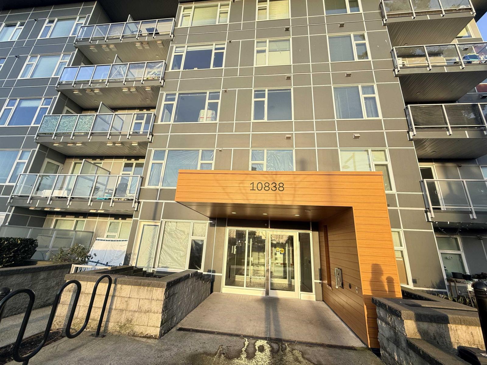 213 10838 Whalley Boulevard, Surrey, British Columbia  V3R 0G8 - Photo 2 - R3084199