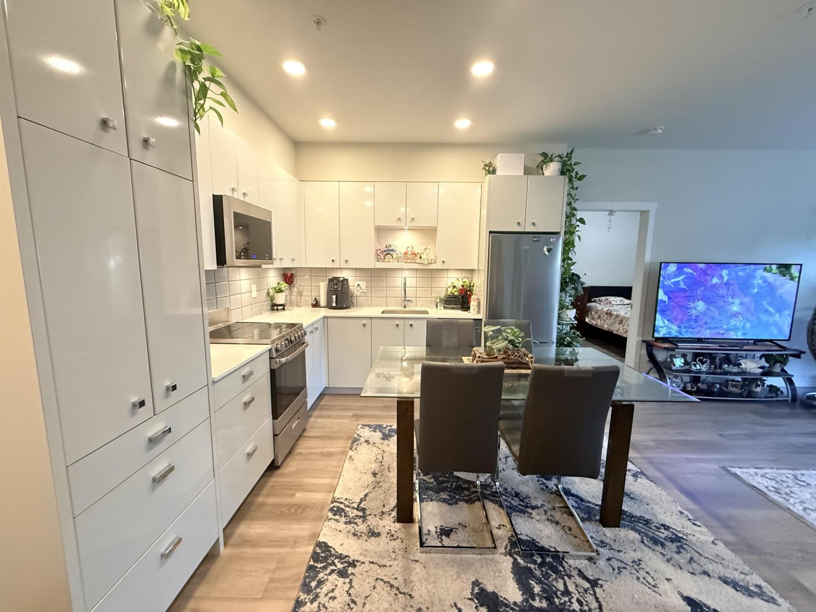 213 10838 Whalley Boulevard, Surrey, British Columbia  V3R 0G8 - Photo 6 - R3084199