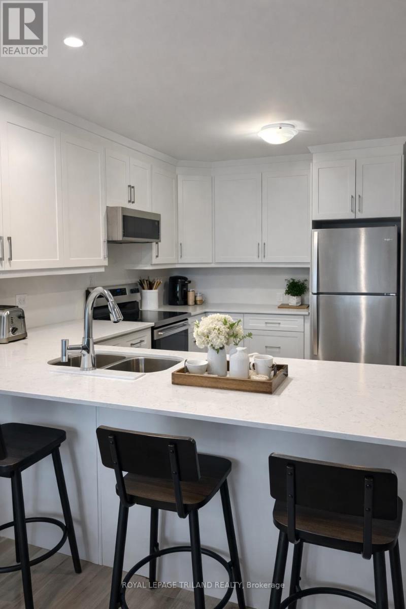 205 - 100 The Promenade, Central Elgin, Ontario  N5L 1C5 - Photo 3 - X12739980