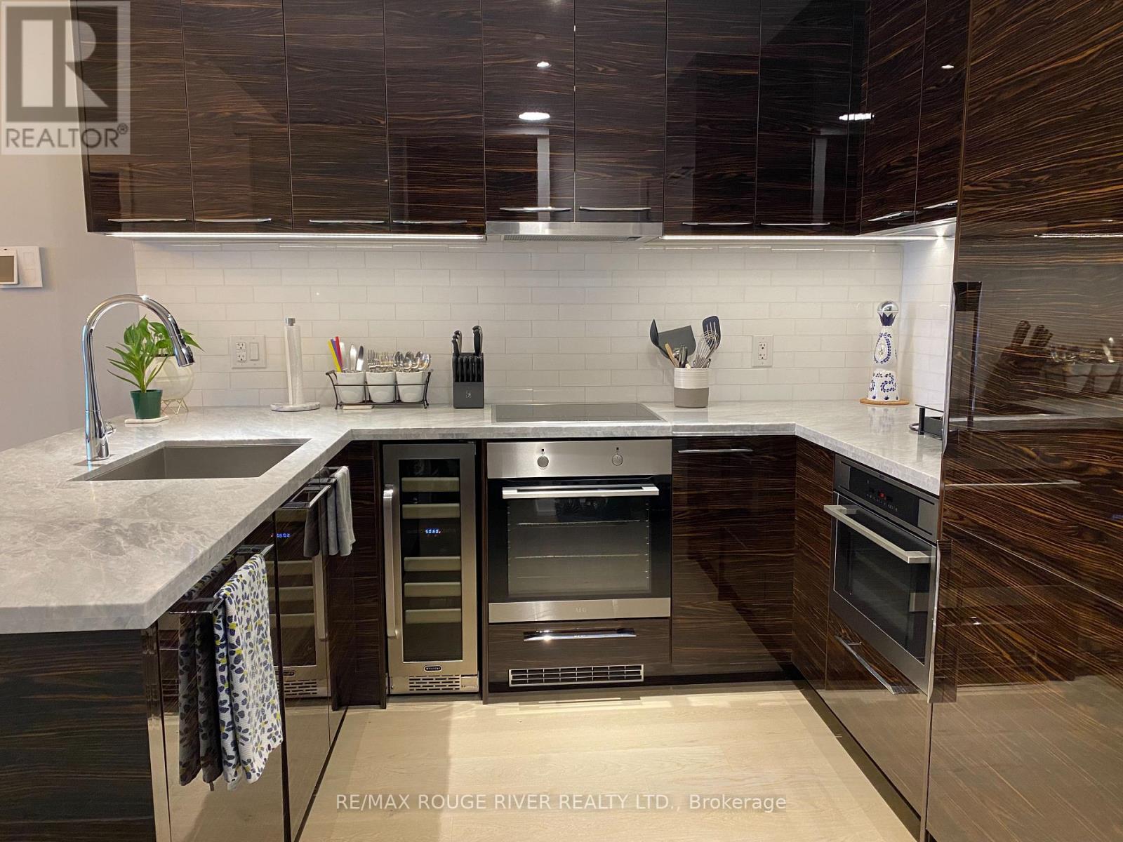 2411 - 488 University Avenue, Toronto, Ontario  M5G 0C1 - Photo 8 - C12700488