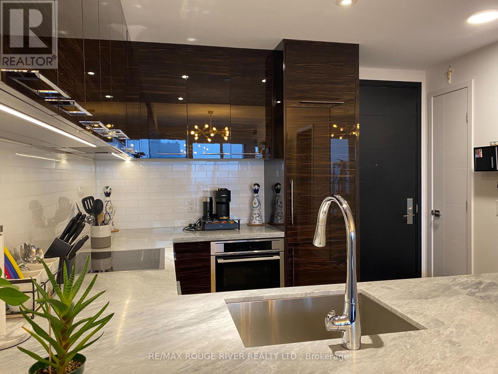 2411 - 488 University Avenue, Toronto, Ontario  M5G 0C1 - Photo 7 - C12700488