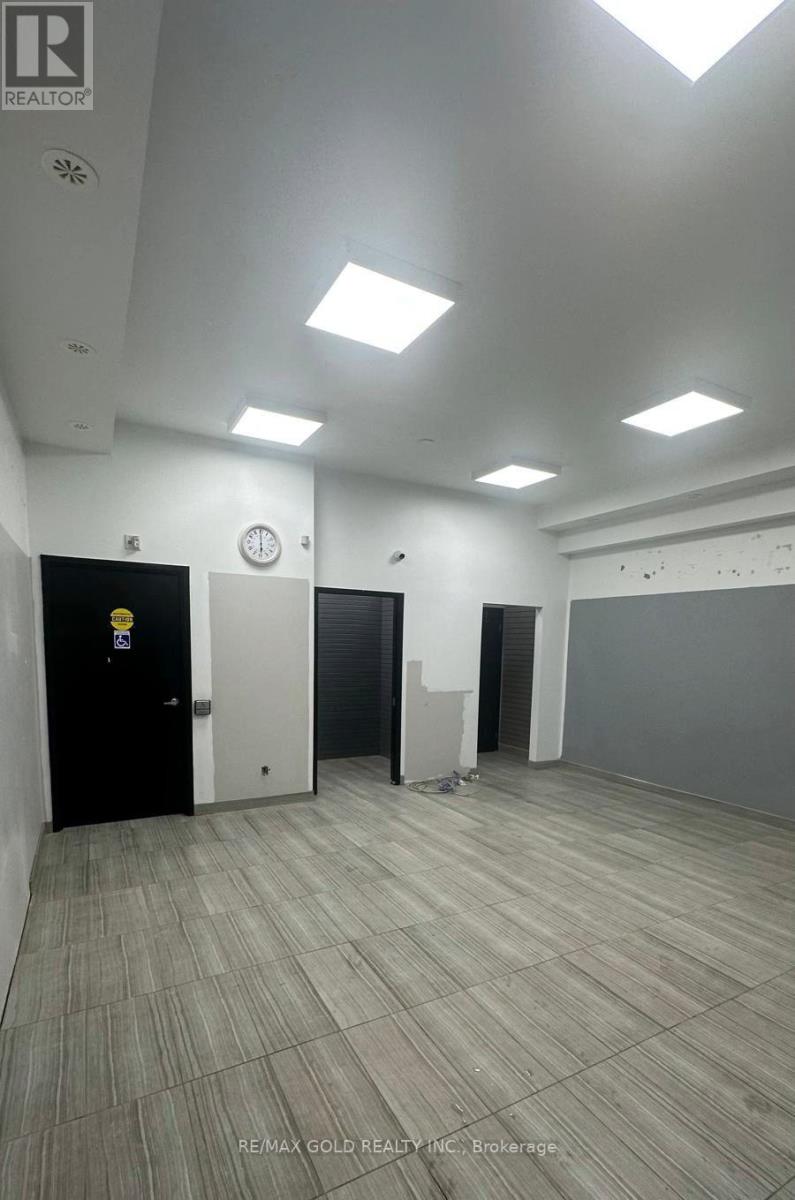 128 Inspire Boulevard, Brampton, Ontario  L6R 3X8 - Photo 2 - W12709466