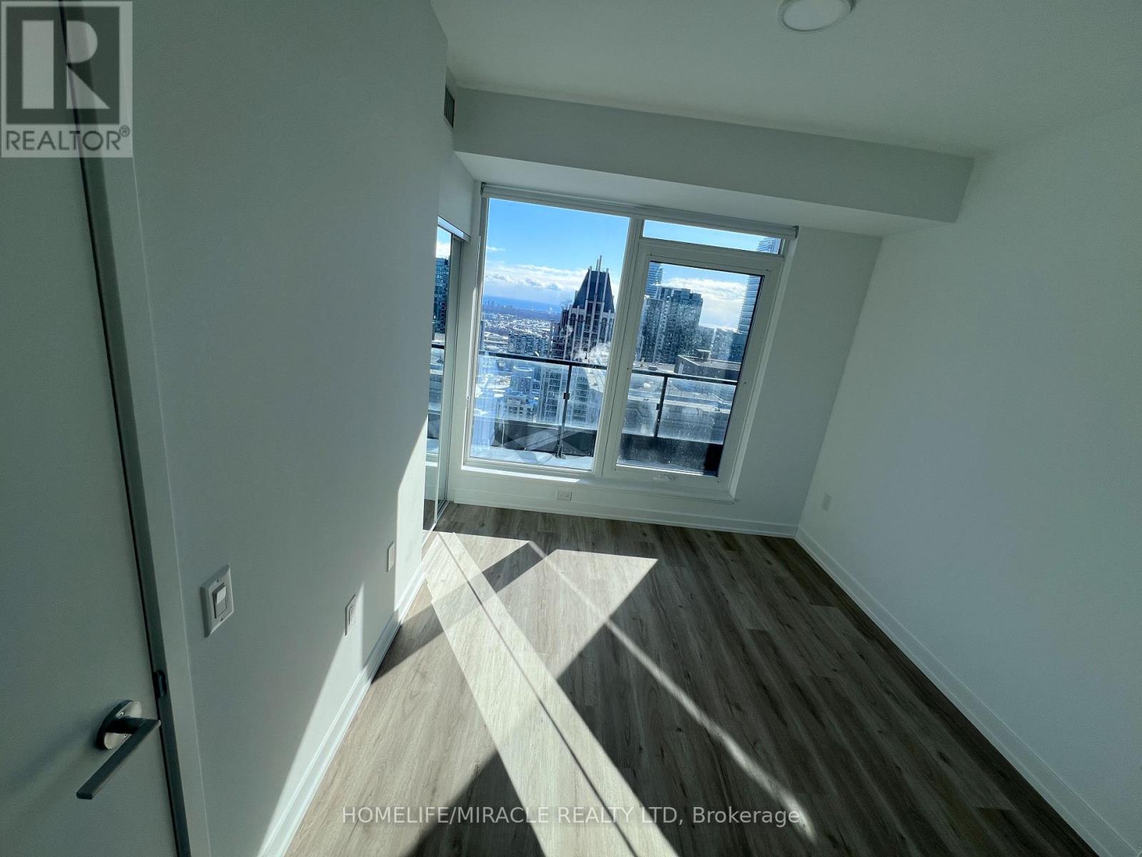 4004 - 395 Square One Drive, Mississauga, Ontario  L5B 0P6 - Photo 10 - W12739270