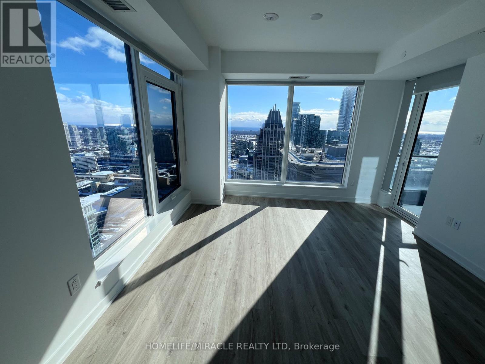 4004 - 395 Square One Drive, Mississauga, Ontario  L5B 0P6 - Photo 2 - W12739270