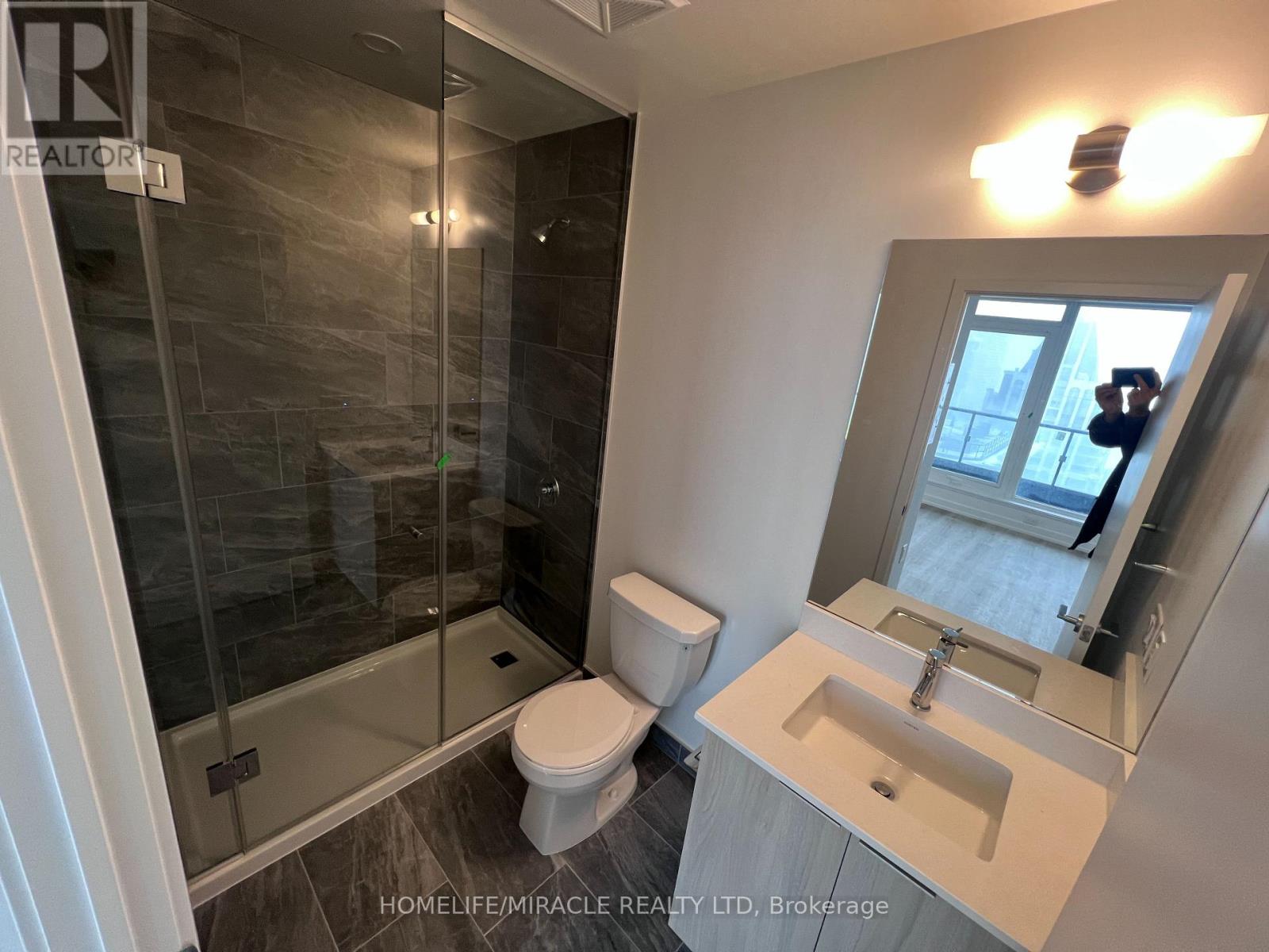 4004 - 395 Square One Drive, Mississauga, Ontario  L5B 0P6 - Photo 16 - W12739270