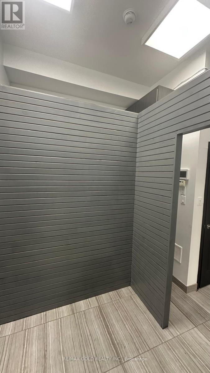 128 Inspire Boulevard, Brampton, Ontario  L6R 3X8 - Photo 5 - W12709466